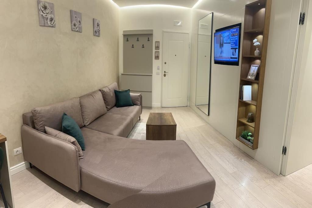 Rentapt Tirana Appartement Buitenkant foto